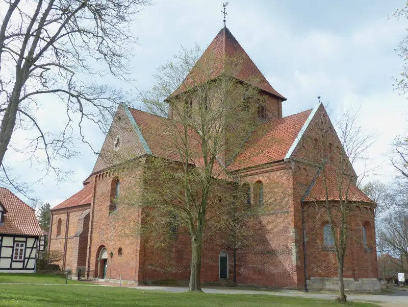 Bassum: Das 858 gegründete Stift Bassum gilt als ältestes Stift in Niedersachsen und ist das einzi