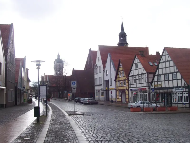 Verden (Aller): Verden trägt den Beinamen „Reiterstadt“, weil es ein Zentrum der Pferdezucht und des Pferd